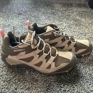 Merrell low top hiking shoes size 10 new